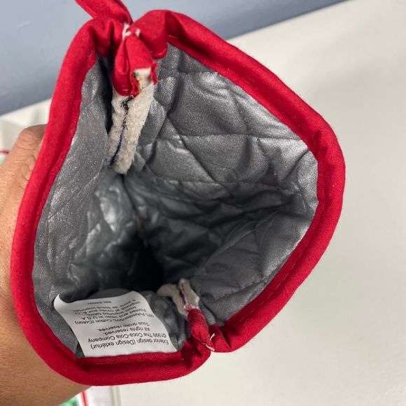 COCA COLA Matching Kitchen Towel (15" x 25") and Oven Mitt Delicious Refreshing - Picture 4 of 10